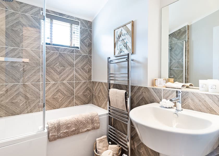 Camellia Lodge bathroom - Florence Springs Luxury Lodge breaks, Tenby, Pembrokeshire, South West Wales