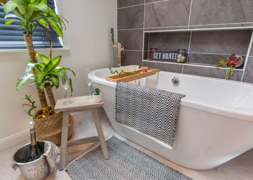 Juniper Lodge bathroom - Florence Springs Luxury Lodge breaks, Tenby, Pembrokeshire, South West Wales