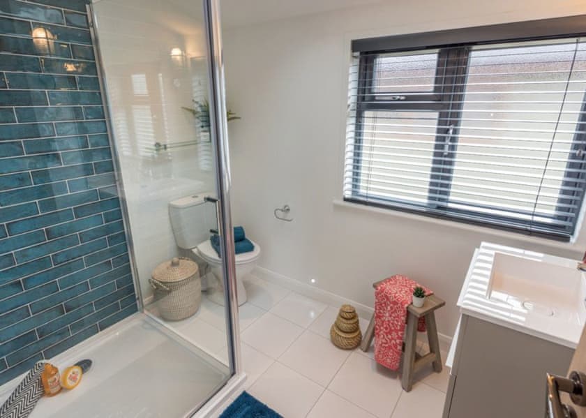 Juniper Lodge bathroom - Florence Springs Luxury Lodge breaks, Tenby, Pembrokeshire, South West Wales